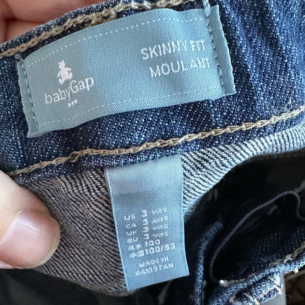 🎉 HOST PICK!! 🎉 EUC Baby Gap star denim shorts size 3T - Picture 3 of 3